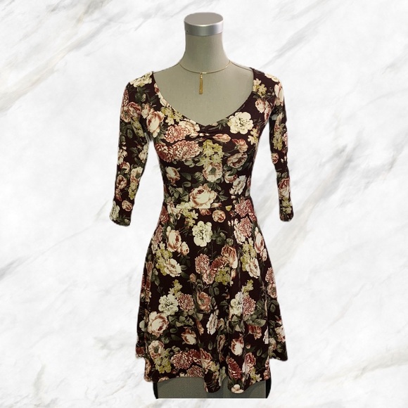 F21 | Floral Printed Maroon Long-Sleeve Midi Dress